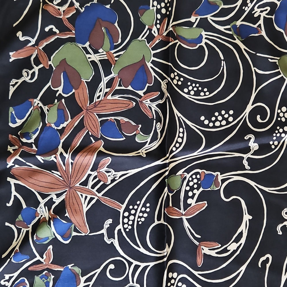 Two vintage scarves by Lanvin & Liberty - Picture 10 of 10